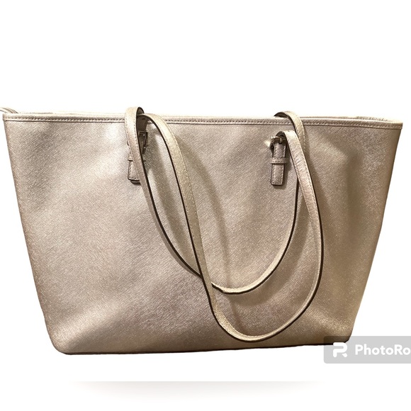 Michael Kors~Michael by Michael Kors Metallic Silver Leather Jet Set Traveler XL - Picture 5 of 17